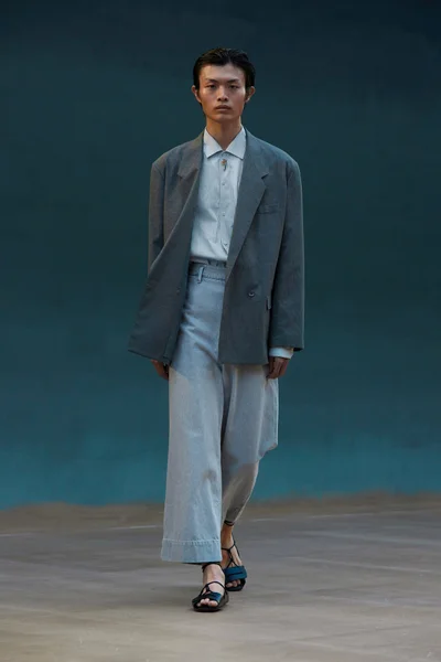 Look 27